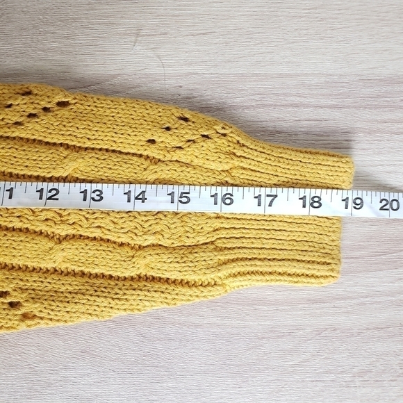 Vintage Wheat Yellow V-neck Cable Knit Sweater size Large - Picture 6 of 9
